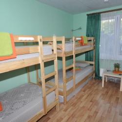 Кровать в 6-местном общем женском номере (удобства на этаже)