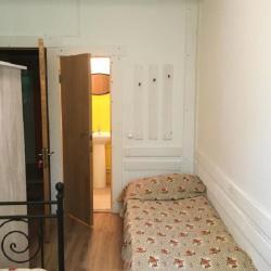 3-местный номер эконом с 1 односпальной и 1 двуспальной кроватью