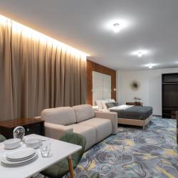 Фото V hotel & Rooftop lounge (В отель)