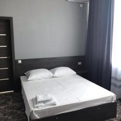 Номер стандарт с 1 двуспальной кроватью