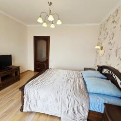 Фото Отель Просторная трехкомнатная квартира с видом на море!