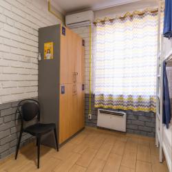 Кровать в 4-местном общем женском номере (удобства на этаже)