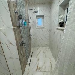 Коттедж улучшенный с 2 односпальными и 1 двуспальной кроватью