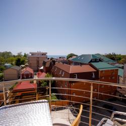 Номер делюкс с 1 двуспальной кроватью (вид на бассейн)