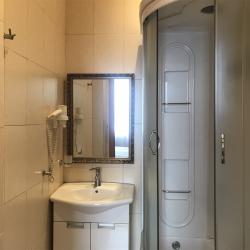 Номер стандарт с 1 двуспальной кроватью