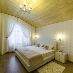 Номер в шале Мармолада с двуспальной кроватью