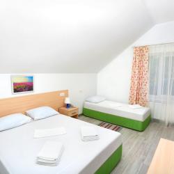 Номер стандарт с 1 односпальной и 1 двуспальной кроватью