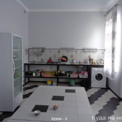 Номер эконом с 2 односпальными и 1 двуспальной кроватью
