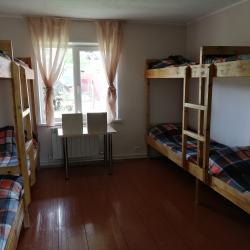 Кровать в 8-местном общем номере