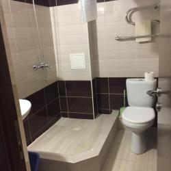 Комната стандарт с 1 односпальной и 1 двуспальной кроватью