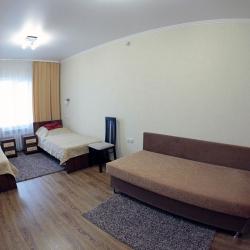 Номер стандарт с 2 односпальными кроватями и диваном