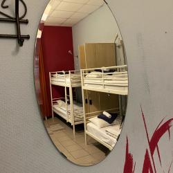 Кровать в 6-местном общем мужском номере