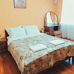 Номер комфорт с 1 двуспальной кроватью (с балконом)