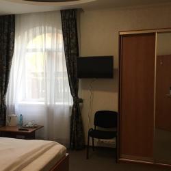 Номер полулюкс с 1 двуспальной кроватью #4