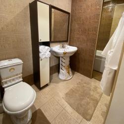 4-местный 2-комнатный номер люкс с 1 двуспальной кроватью