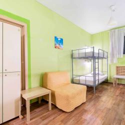 Кровать в 8-местном общем мужском номере