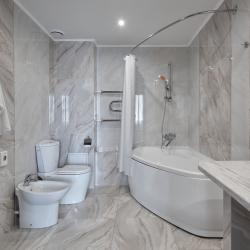 Номер люкс комфорт с 1 двуспальной кроватью