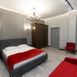 Номер полулюкс комфорт с 1 двуспальной кроватью (без окна)