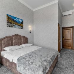 Номер стандарт с 1 двуспальной кроватью