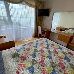 Номер стандарт с 1 двуспальной кроватью