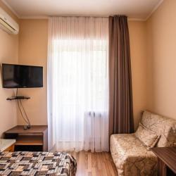 Комната стандарт с 1 двуспальной кроватью и балконом