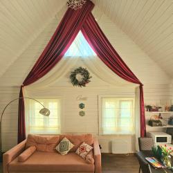 Коттедж улучшенный в Лесу