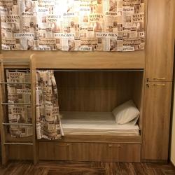 Кровать в 8-местном общем женском номере
