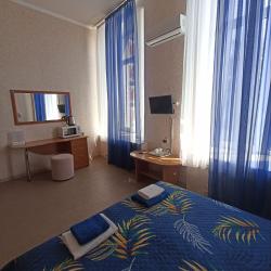 4-местный номер улучшенный семейный с 1 двуспальной кроватью