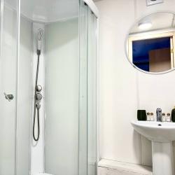 Домик у озера