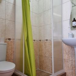 Комната полулюкс с 1 двуспальной кроватью и 1 двухъярусной кроватью