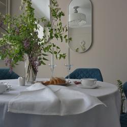 Фото Отель Просторная трехкомнатная квартира