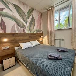 Номер семейный с 1 двуспальной и 1 двухъярусной кроватями