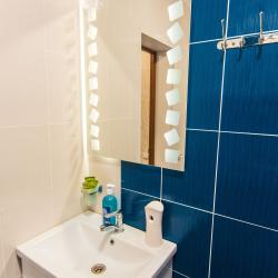 Номер улучшенный с 1 односпальной и 1 двуспальной кроватью