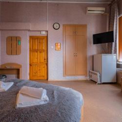 2-местный номер стандарт улучшенный с 1 двуспальной кроватью