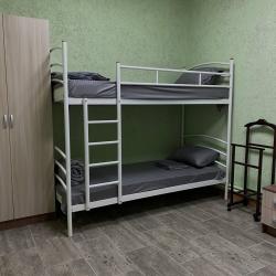 Кровать в 2-местном общем мужском номере (общие удобства)