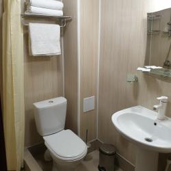 Номер стандарт с 1 двуспальной и 2 односпальными кроватями