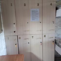 Кровать в 8-местном общем мужском номере