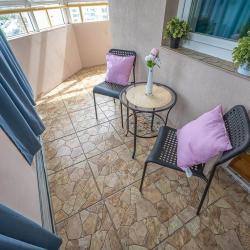 Фото Апартаменты на улице Серова 45