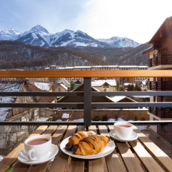 Фото Отель Ikos Polyana