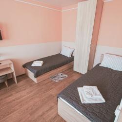 Номер стандарт семейный с 2 односпальными и 1 двуспальной кроватью