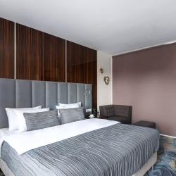 Фото V hotel & Rooftop lounge (В отель)