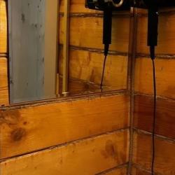 Дом из бруса c 2 односпальными и 1 двуспальной кроватью