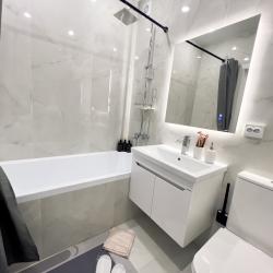 2-комнатные апартаменты стандарт в центре Тюмени с живописным прудом