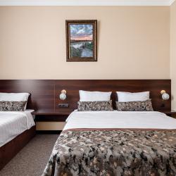 Номер стандарт с 1 односпальной и 1 двуспальной кроватью