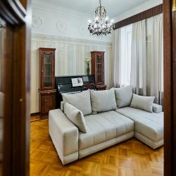 Фото Отель FlatStay Достоевского 38 | 3шка на 8 человек в Петербургском стиле