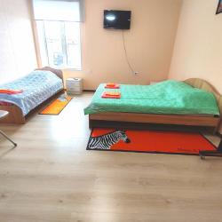 Номер комфорт семейный с 1 односпальной и 1 двуспальной кроватью