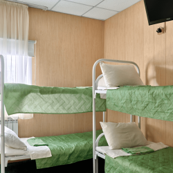 Кровать в 11-местном общем номере