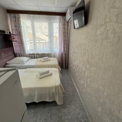 Номер стандарт с 1 двуспальной кроватью и балконом