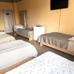 Кровать в 6-местном общем номере