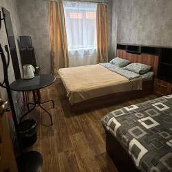 Номер эконом улучшенный с двуспальной и односпальной кроватью/диваном (общие удобства)
